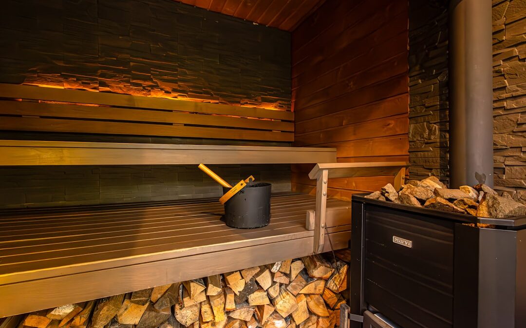 Wyposażenie sauny – co powinno znaleźć się w profesjonalnej saunie fińskiej?